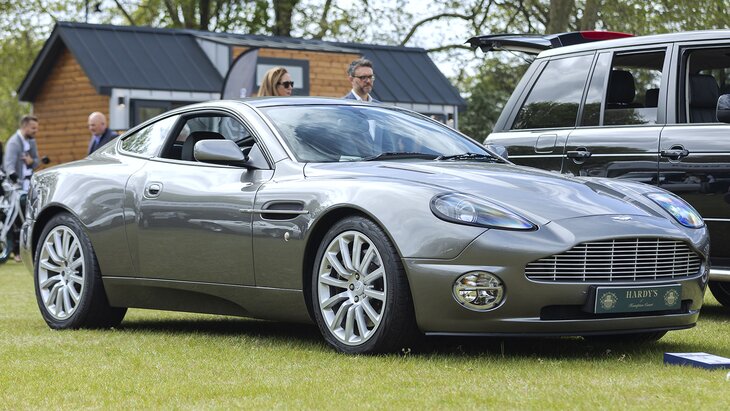 � ����� ������ � ������� ����� ��������� ���������� Aston Martin