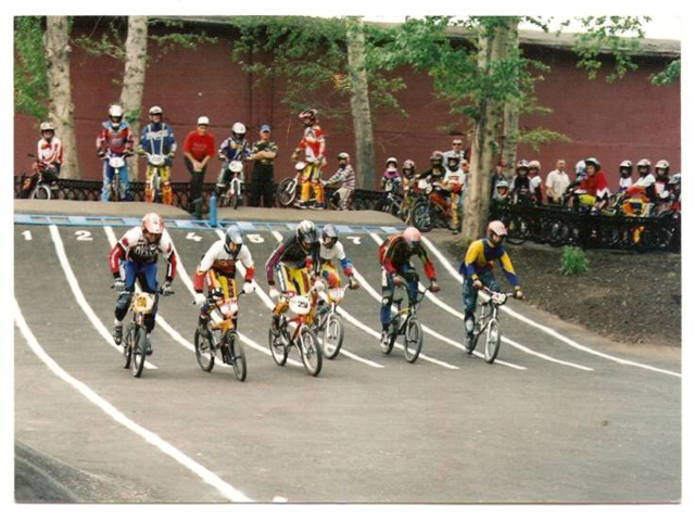 ����� ����� ���������� ����� � ��� BMX-��������� �������� � ������ � ���� ����