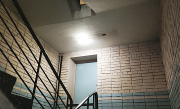 Восстановлено освещение в подъезде жилого дома по Беломорской