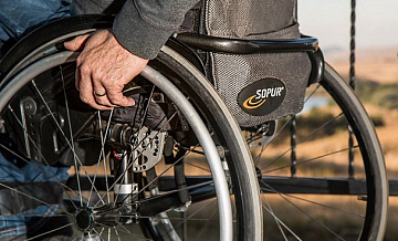 Пять подъемных платформ для инвалидов-колясочников установят в Печатниках в 2018 году
