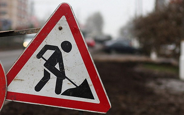 Из-за строительства транспортной развязки в районе пересечения Московской кольцевой автодороги с улицей Верхние Поля будут действовать ограничения движения до 2023 года