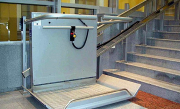 Две многоэтажки района Люблино оборудуют подъемными платформами для инвалидов