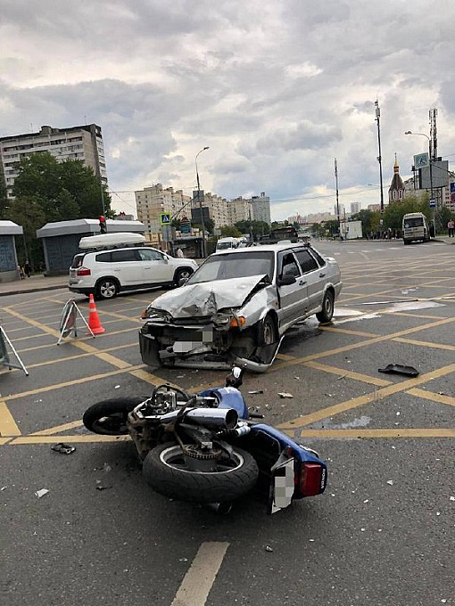 Пассажирка мотоцикла погибла в ДТП на перекрестке улиц Совхозной и Краснодарской в ЮВАО