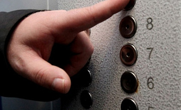 В упавшем лифте на юго-востоке Москвы пострадал подросток