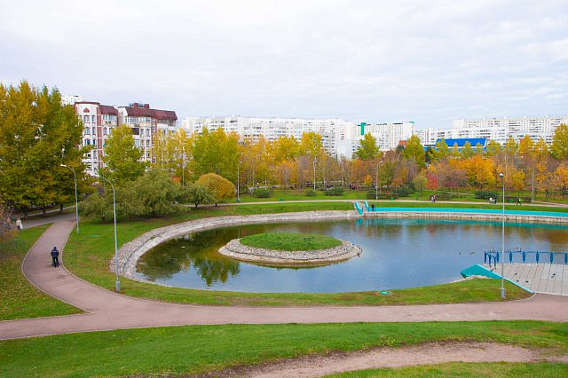 Братиславский парк. Братиславский парк в Марьино. Метро Марьино парк. Парк метро университет.