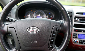    -    Hyundai  3,3  